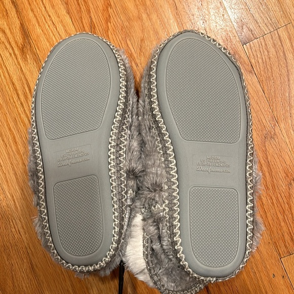 Dearforms Memory Form Ladies Fuzzy Slippers NWT - Picture 7 of 8
